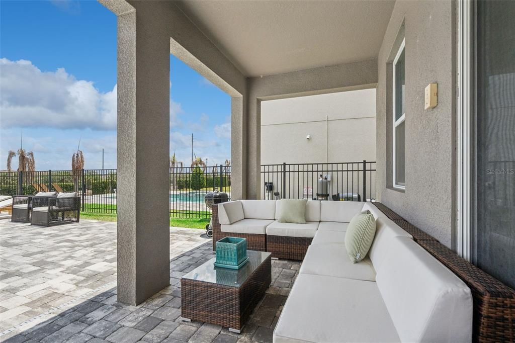 Activo con contrato: $539,000 (4 camas, 3 baños, 2363 Pies cuadrados)