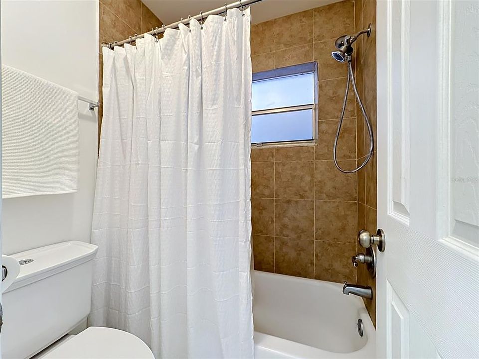 For Sale: $89,900 (1 beds, 1 baths, 728 Square Feet)