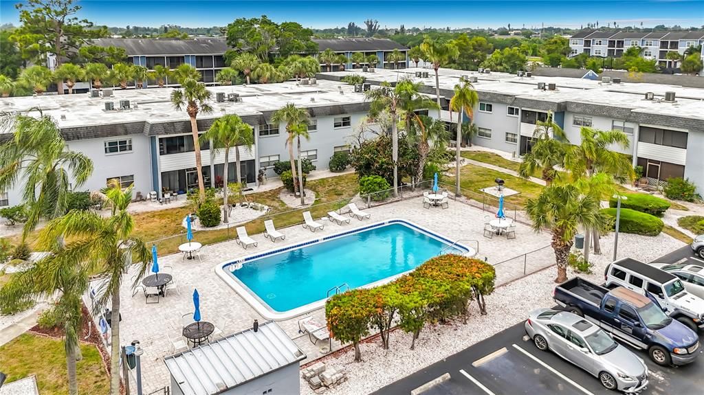 For Sale: $89,900 (1 beds, 1 baths, 728 Square Feet)
