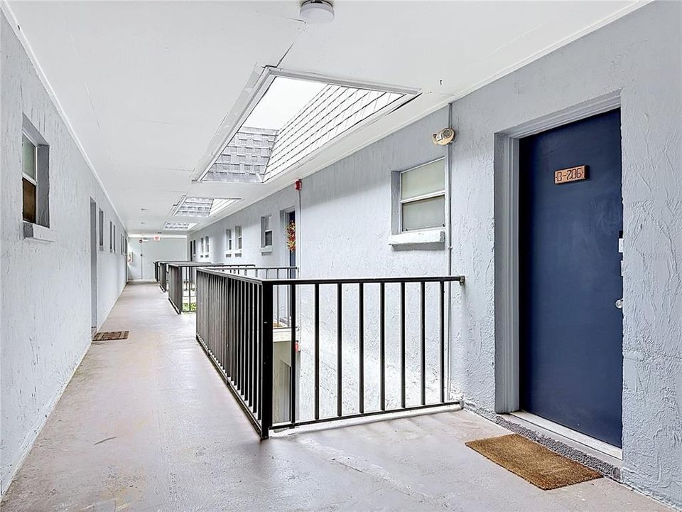 For Sale: $89,900 (1 beds, 1 baths, 728 Square Feet)