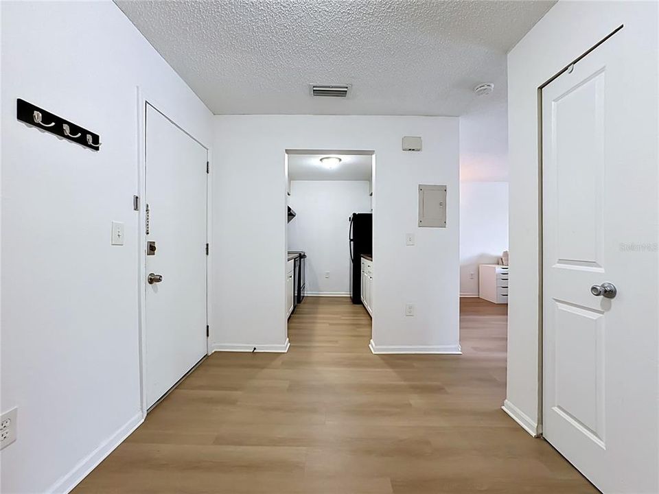 For Sale: $89,900 (1 beds, 1 baths, 728 Square Feet)