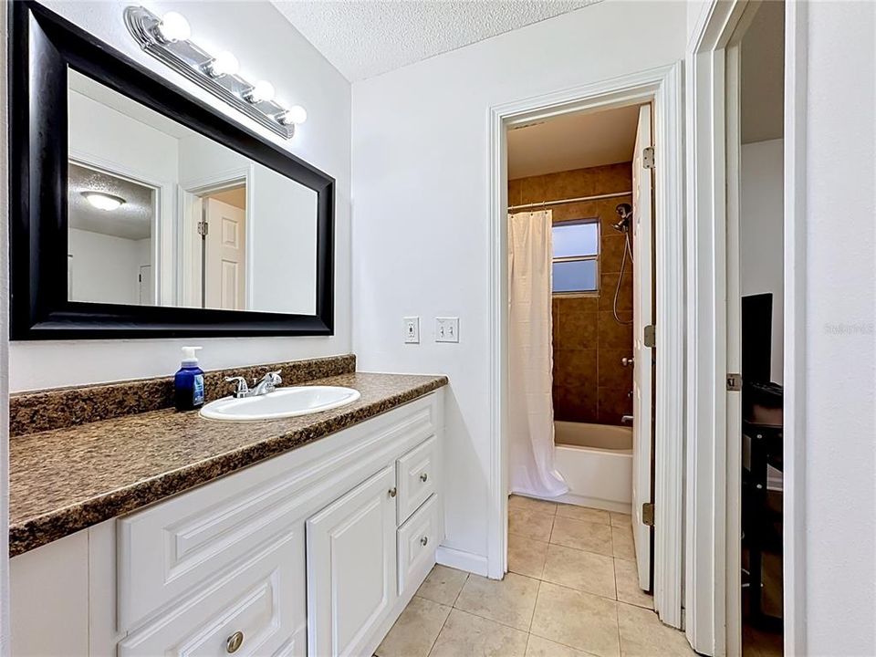 For Sale: $89,900 (1 beds, 1 baths, 728 Square Feet)