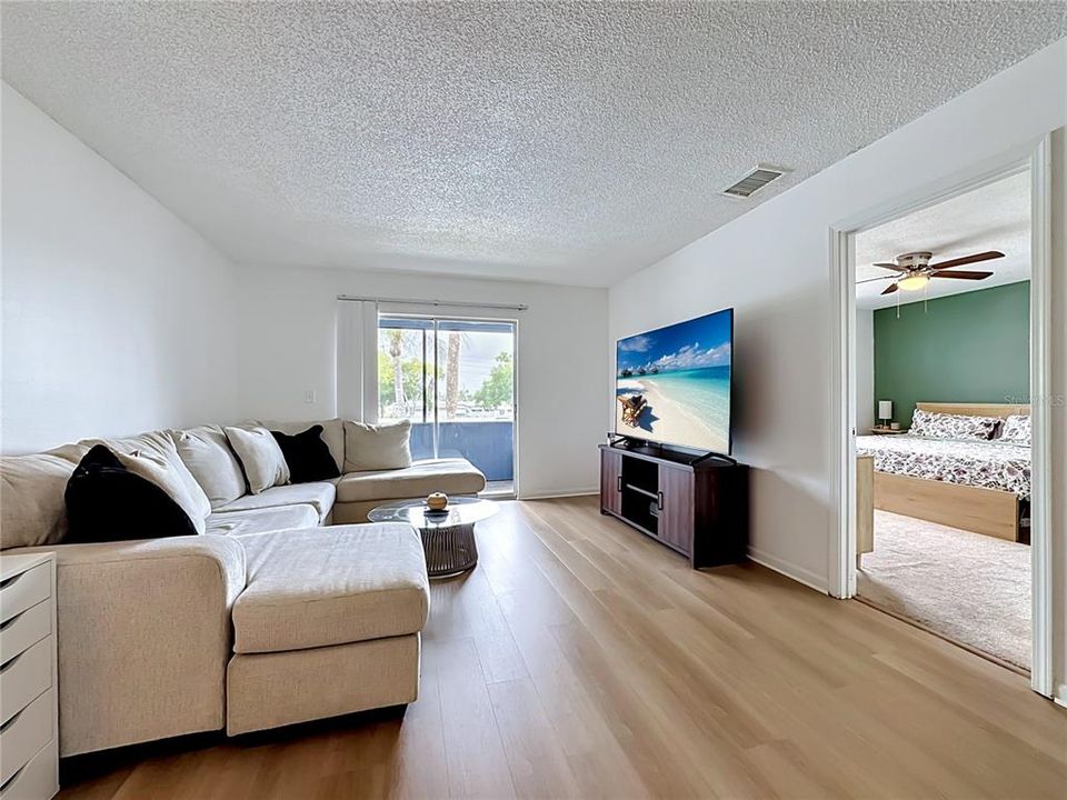 For Sale: $89,900 (1 beds, 1 baths, 728 Square Feet)
