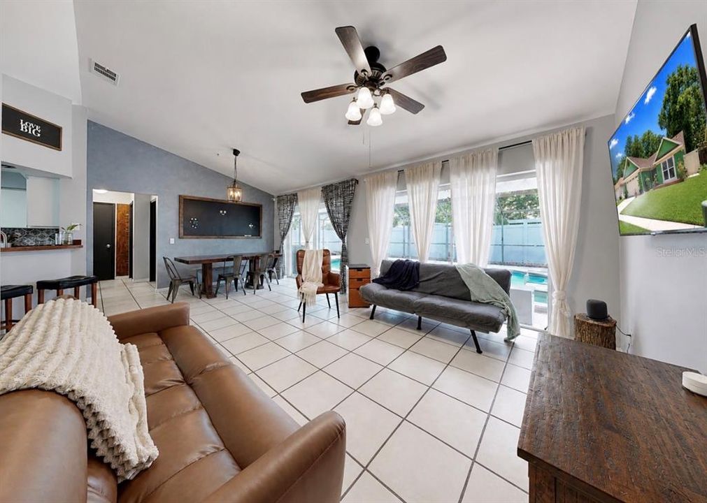 Activo con contrato: $330,000 (3 camas, 2 baños, 1194 Pies cuadrados)