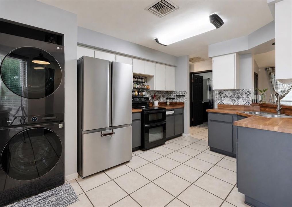 Activo con contrato: $330,000 (3 camas, 2 baños, 1194 Pies cuadrados)