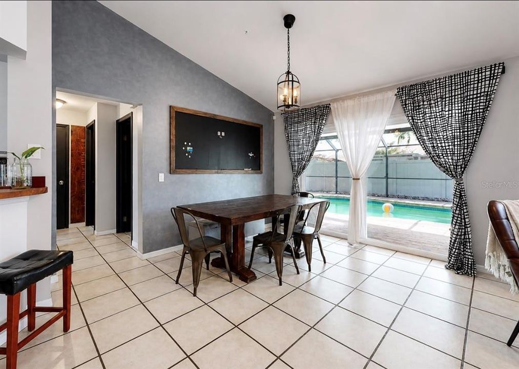 Activo con contrato: $330,000 (3 camas, 2 baños, 1194 Pies cuadrados)