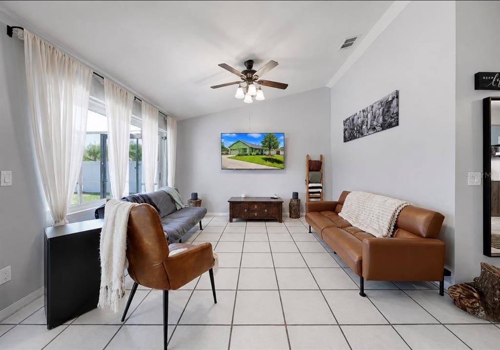 Activo con contrato: $330,000 (3 camas, 2 baños, 1194 Pies cuadrados)