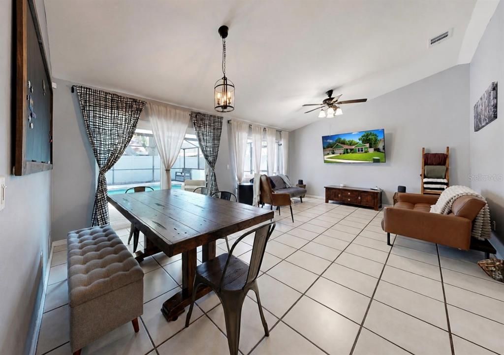 Activo con contrato: $330,000 (3 camas, 2 baños, 1194 Pies cuadrados)