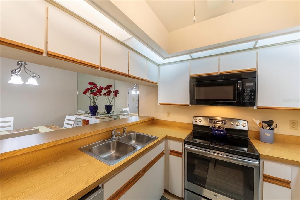 For Rent: $1,900 (2 beds, 2 baths, 1062 Square Feet)