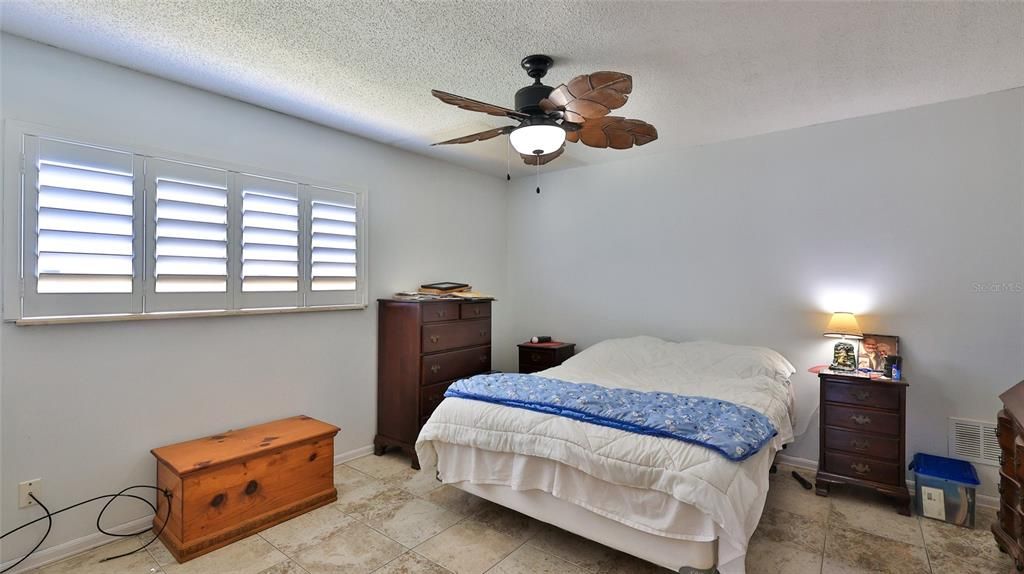 Activo con contrato: $295,000 (2 camas, 2 baños, 1562 Pies cuadrados)