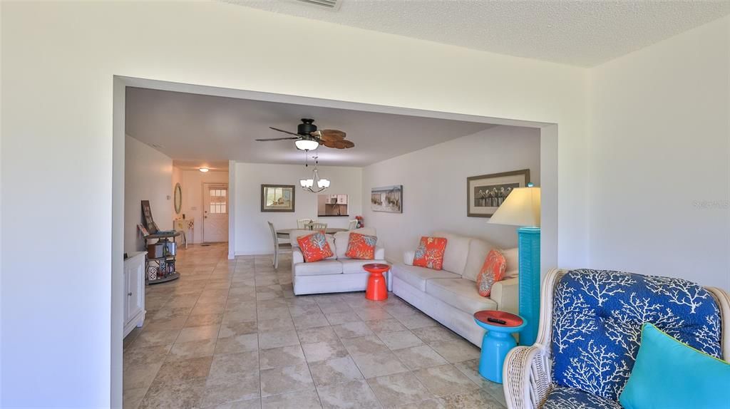Activo con contrato: $295,000 (2 camas, 2 baños, 1562 Pies cuadrados)