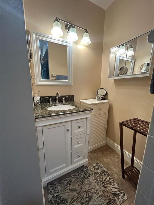 For Rent: $1,400 (2 beds, 1 baths, 790 Square Feet)
