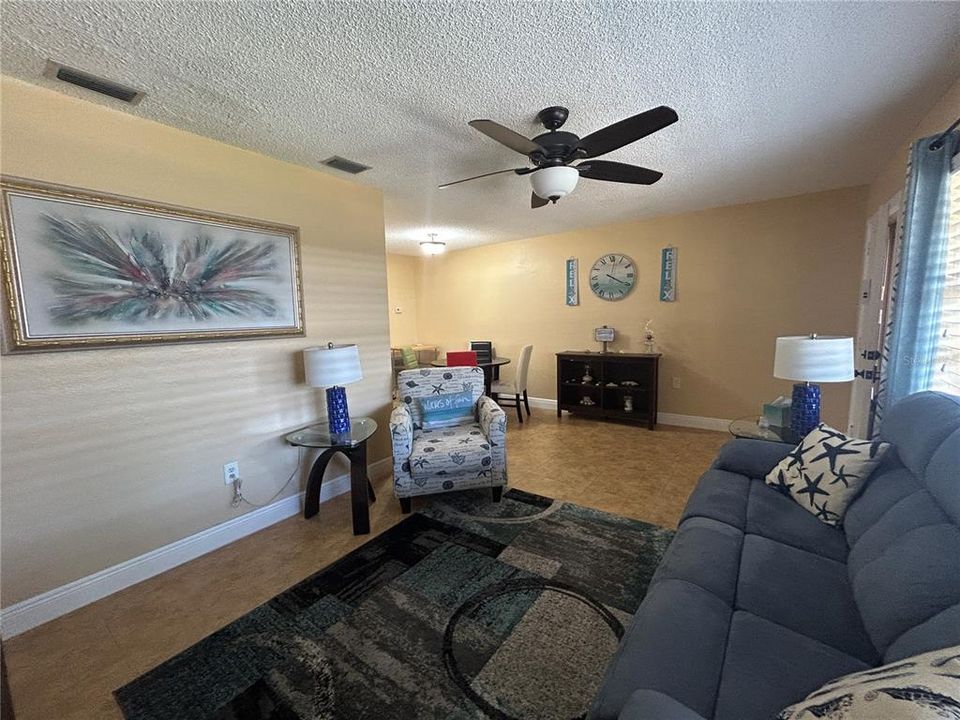 For Rent: $1,400 (2 beds, 1 baths, 790 Square Feet)