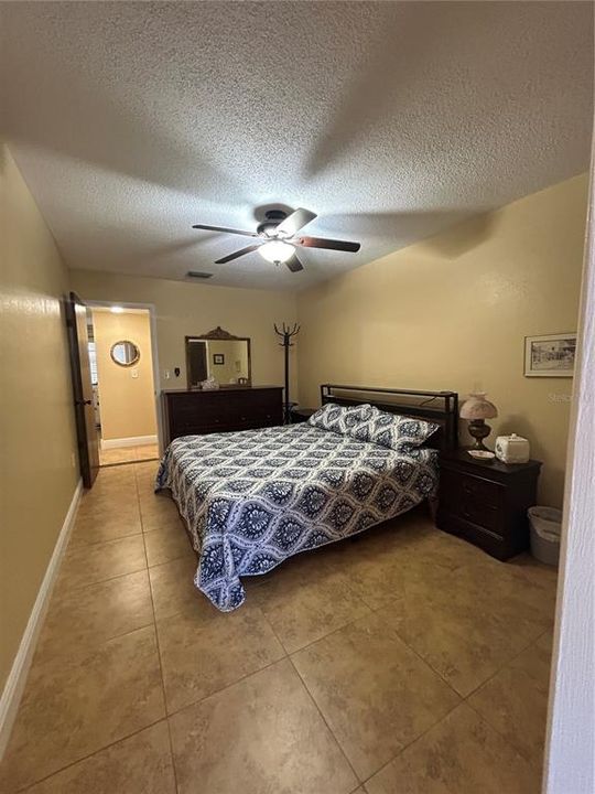 For Rent: $1,400 (2 beds, 1 baths, 790 Square Feet)