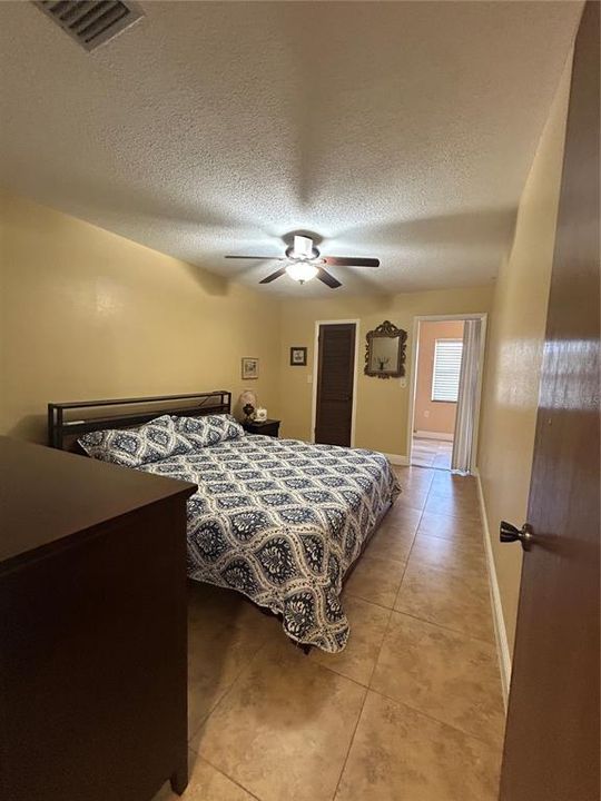 For Rent: $1,400 (2 beds, 1 baths, 790 Square Feet)