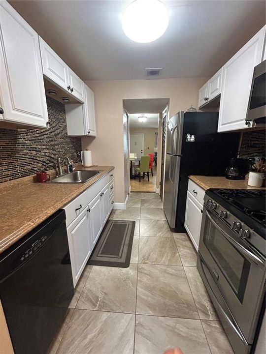 For Rent: $1,400 (2 beds, 1 baths, 790 Square Feet)
