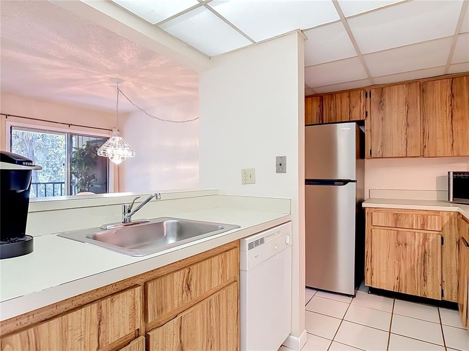 For Rent: $1,350 (2 beds, 2 baths, 897 Square Feet)