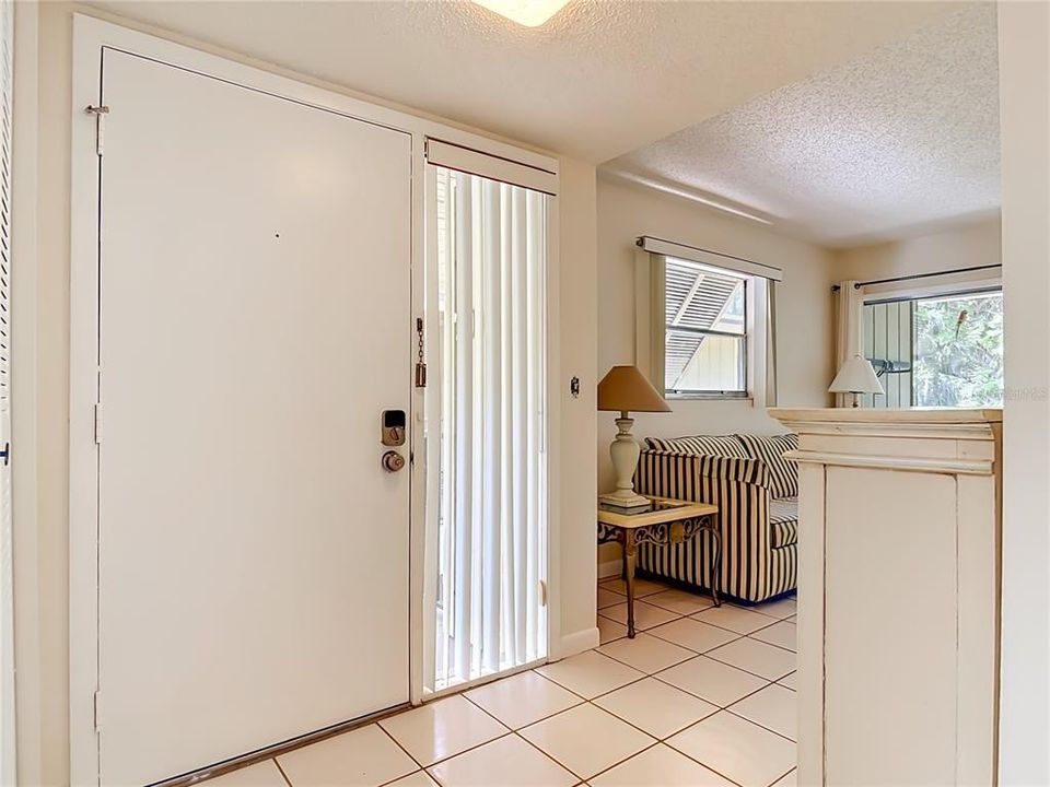 For Rent: $1,350 (2 beds, 2 baths, 897 Square Feet)