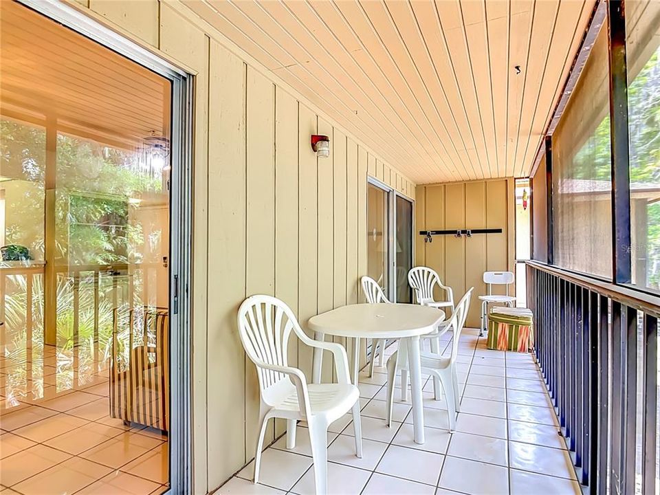 For Rent: $1,350 (2 beds, 2 baths, 897 Square Feet)