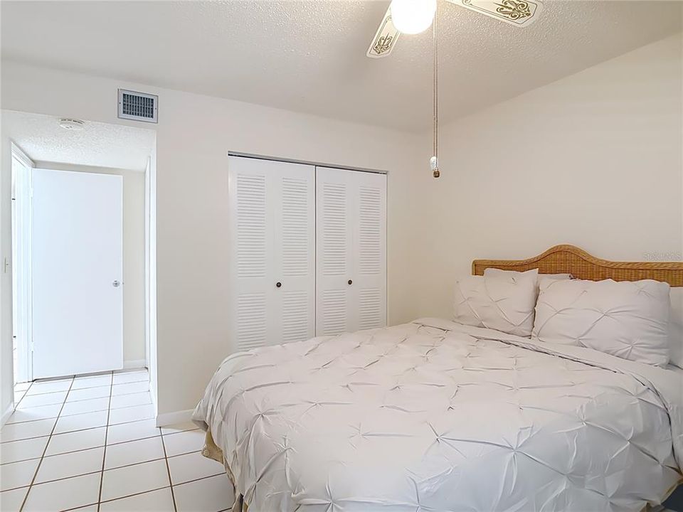 For Rent: $1,350 (2 beds, 2 baths, 897 Square Feet)