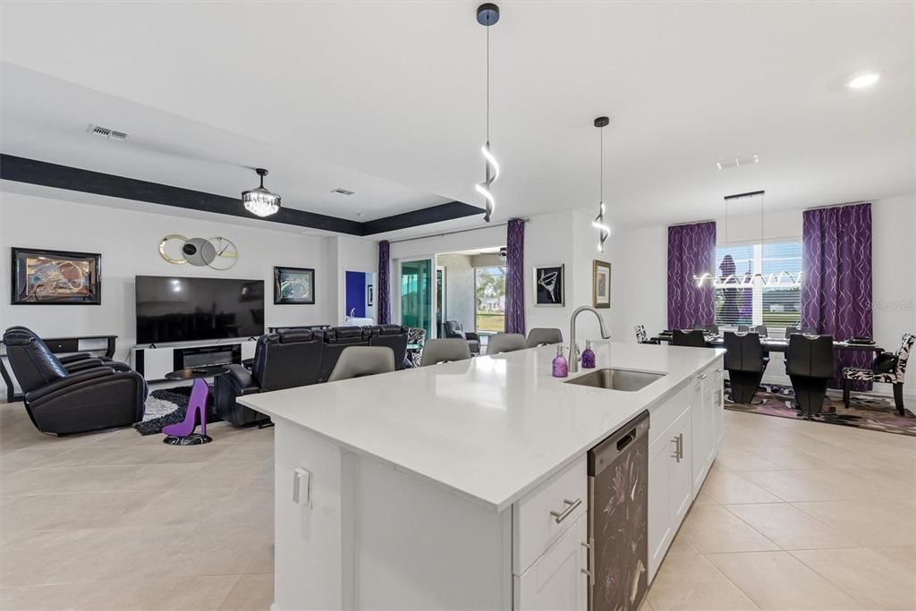 En Venta: $625,000 (3 camas, 3 baños, 2422 Pies cuadrados)
