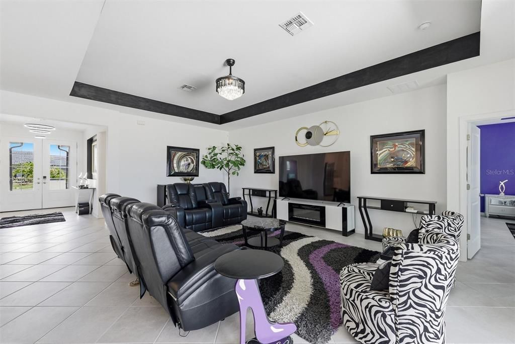 En Venta: $625,000 (3 camas, 3 baños, 2422 Pies cuadrados)