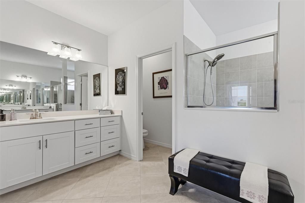 En Venta: $625,000 (3 camas, 3 baños, 2422 Pies cuadrados)