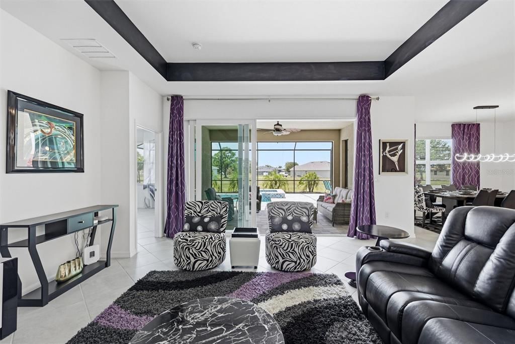 En Venta: $625,000 (3 camas, 3 baños, 2422 Pies cuadrados)