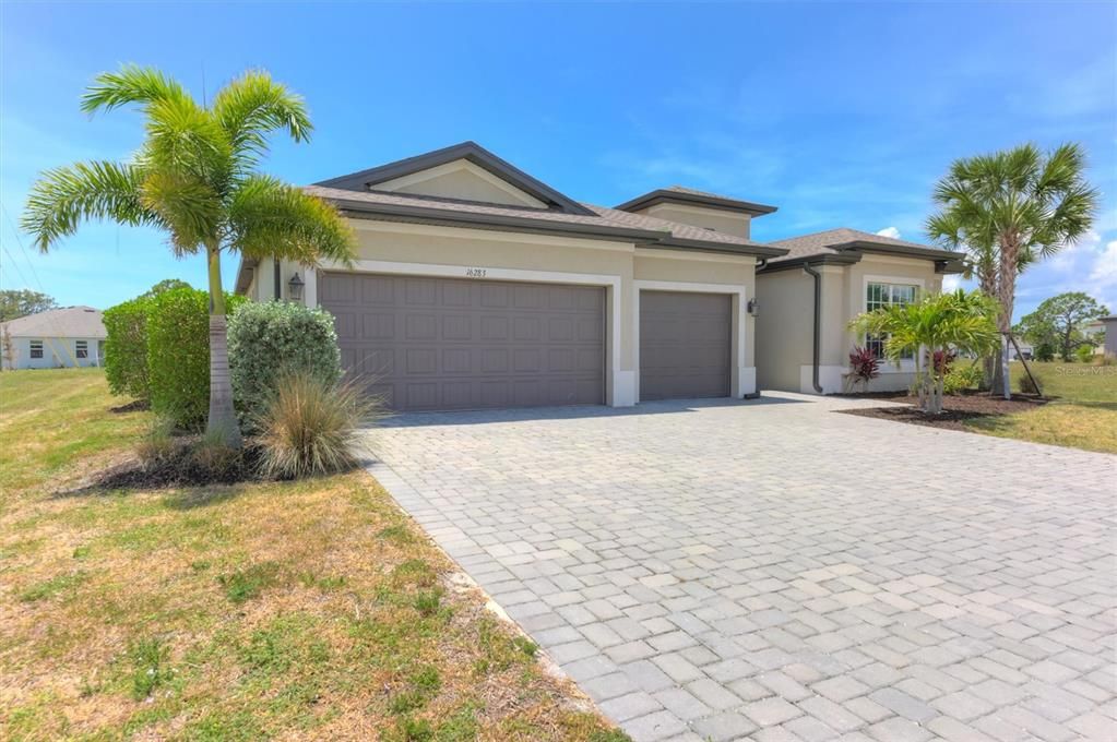 En Venta: $625,000 (3 camas, 3 baños, 2422 Pies cuadrados)
