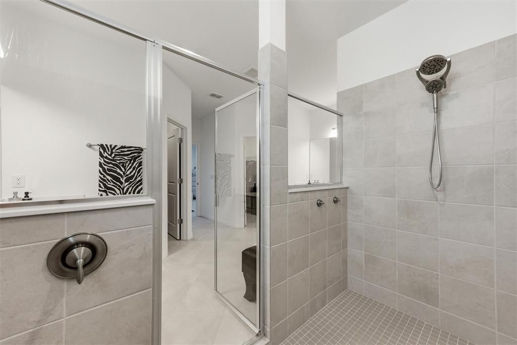 En Venta: $625,000 (3 camas, 3 baños, 2422 Pies cuadrados)