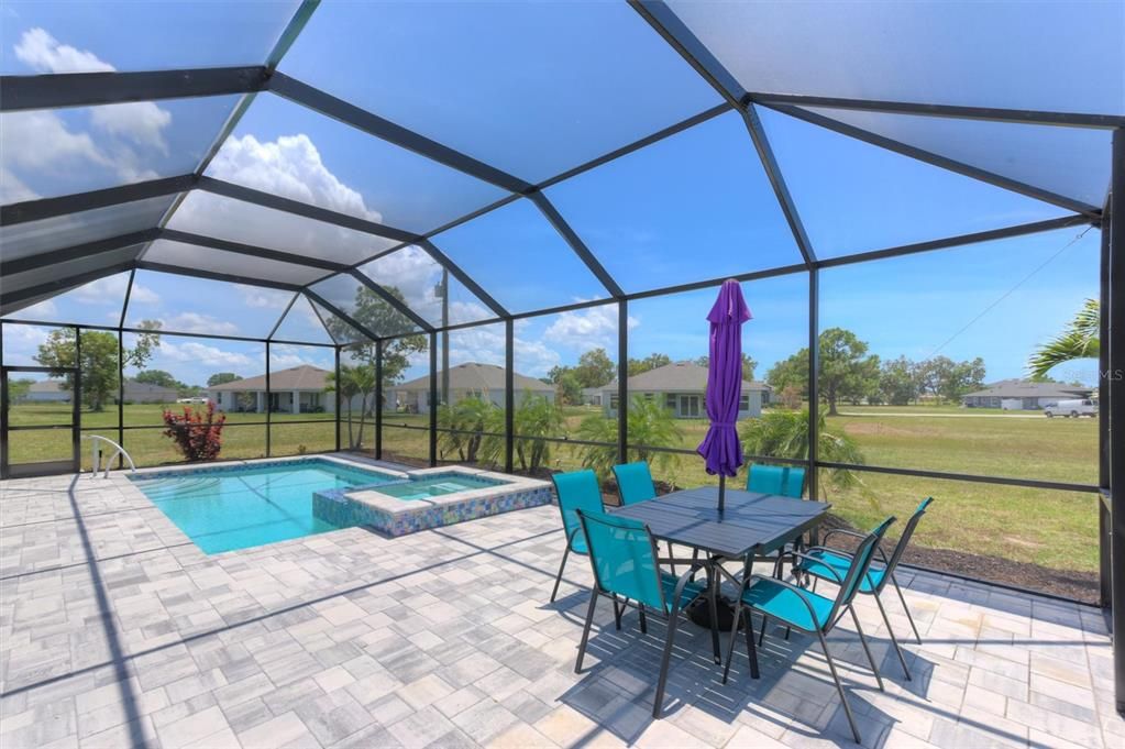 En Venta: $625,000 (3 camas, 3 baños, 2422 Pies cuadrados)