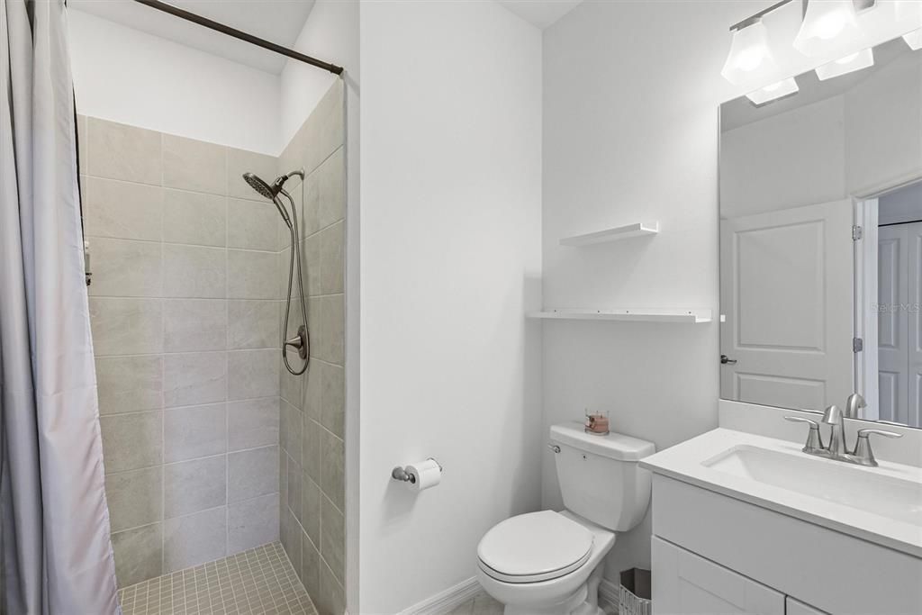 En Venta: $625,000 (3 camas, 3 baños, 2422 Pies cuadrados)