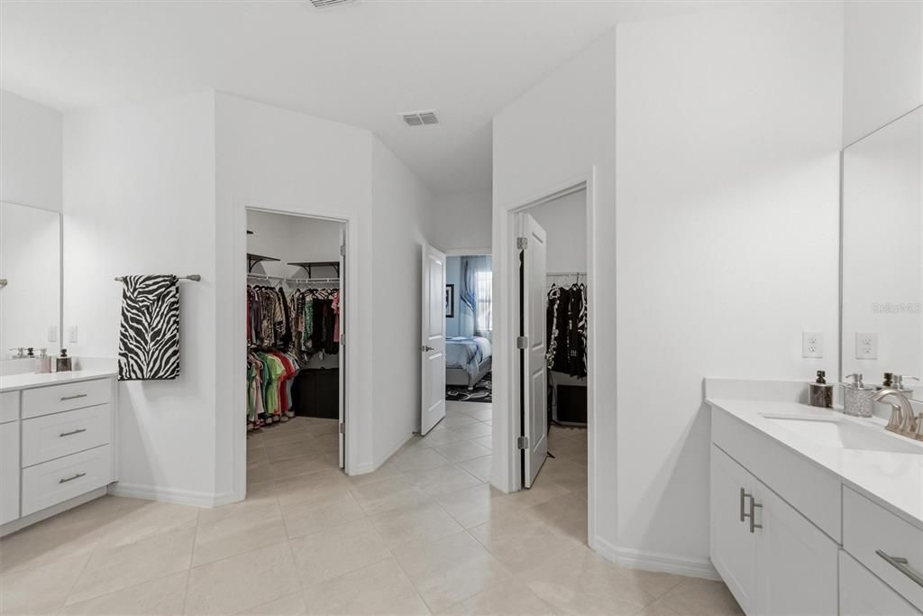 En Venta: $625,000 (3 camas, 3 baños, 2422 Pies cuadrados)