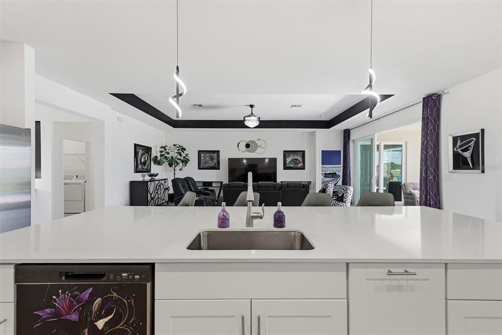 En Venta: $625,000 (3 camas, 3 baños, 2422 Pies cuadrados)