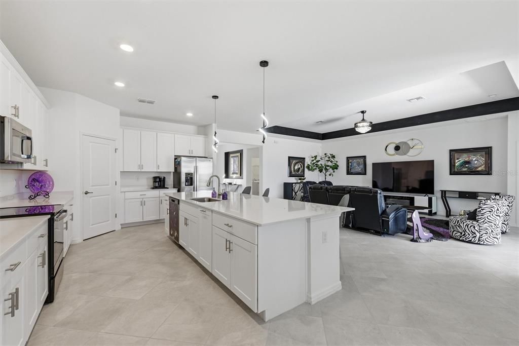 En Venta: $625,000 (3 camas, 3 baños, 2422 Pies cuadrados)