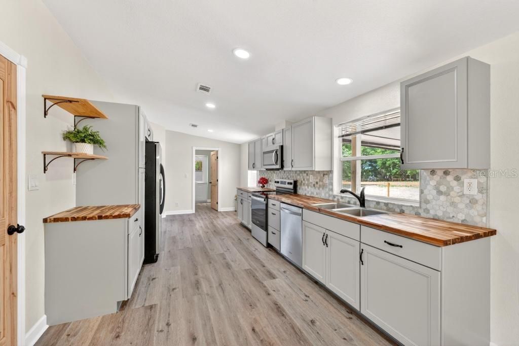 Active With Contract: $419,000 (3 beds, 2 baths, 1800 Square Feet)