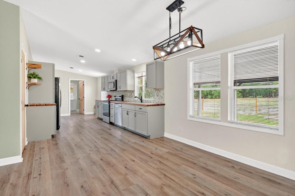 Active With Contract: $419,000 (3 beds, 2 baths, 1800 Square Feet)