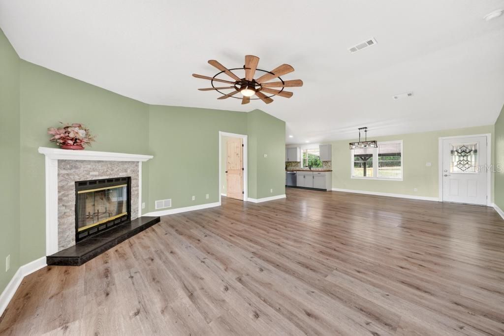 Active With Contract: $419,000 (3 beds, 2 baths, 1800 Square Feet)