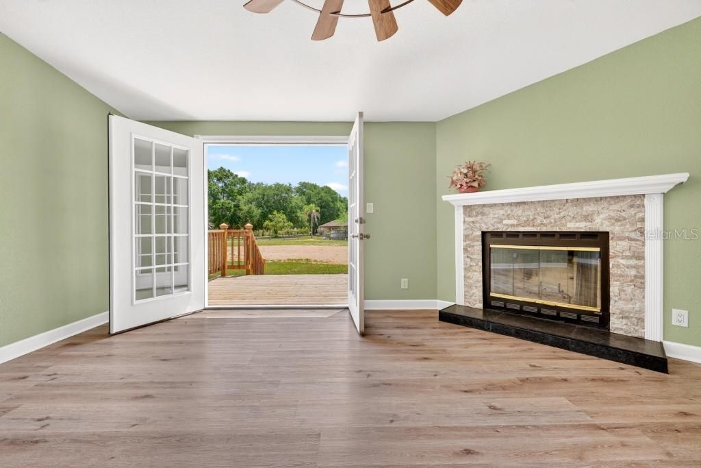 Active With Contract: $419,000 (3 beds, 2 baths, 1800 Square Feet)