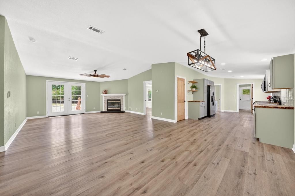 Active With Contract: $419,000 (3 beds, 2 baths, 1800 Square Feet)