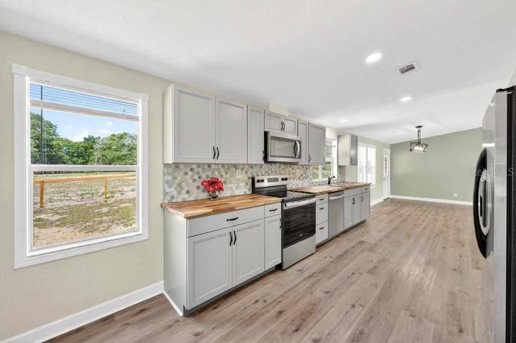 Active With Contract: $419,000 (3 beds, 2 baths, 1800 Square Feet)