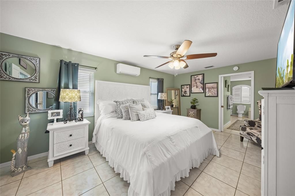 Active With Contract: $470,000 (3 beds, 2 baths, 1865 Square Feet)