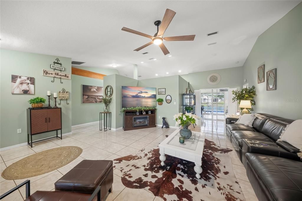 Active With Contract: $470,000 (3 beds, 2 baths, 1865 Square Feet)
