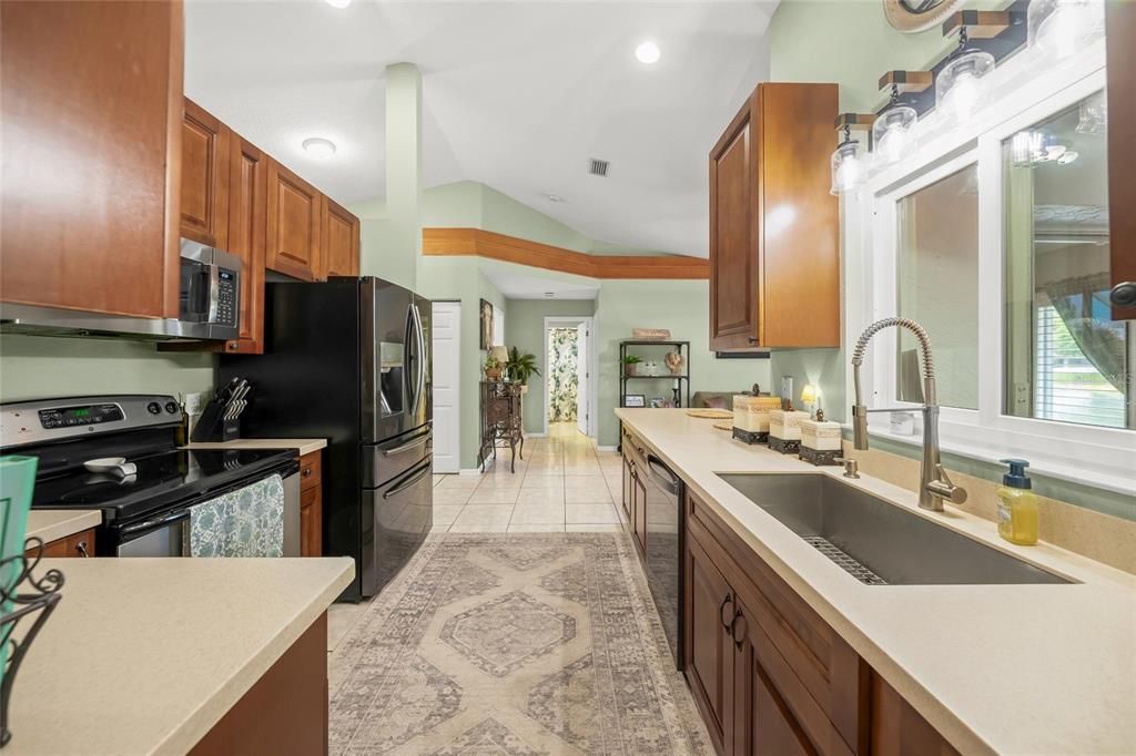 Active With Contract: $470,000 (3 beds, 2 baths, 1865 Square Feet)
