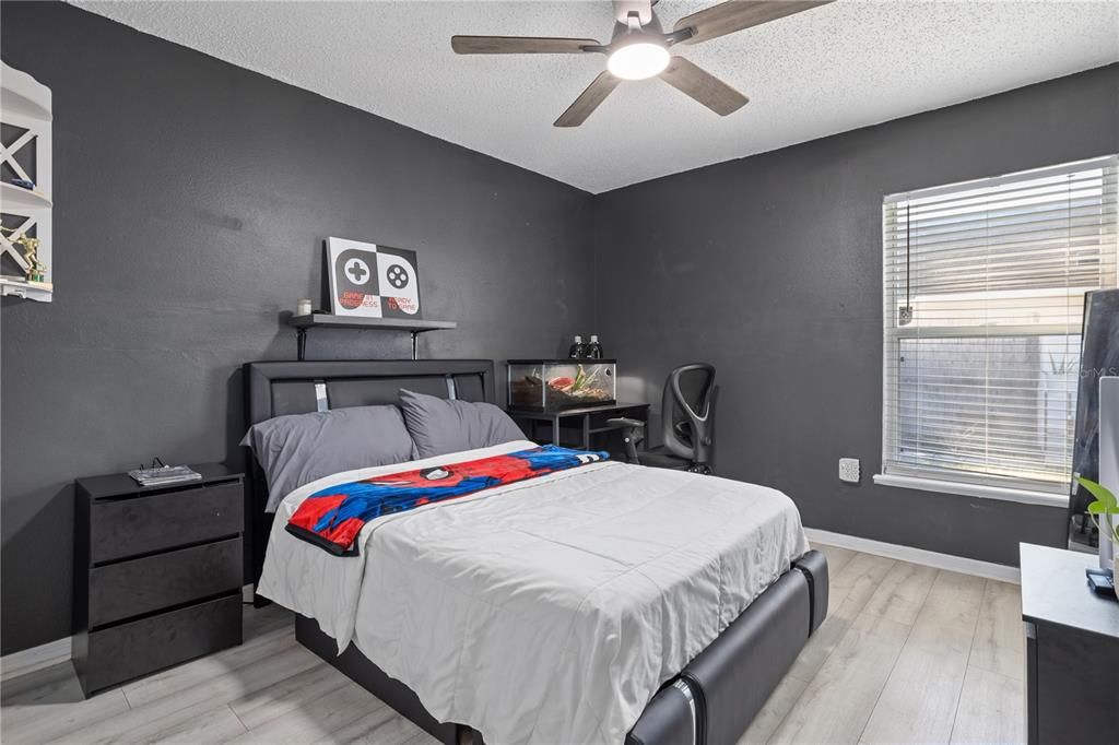Activo con contrato: $369,000 (3 camas, 2 baños, 1443 Pies cuadrados)