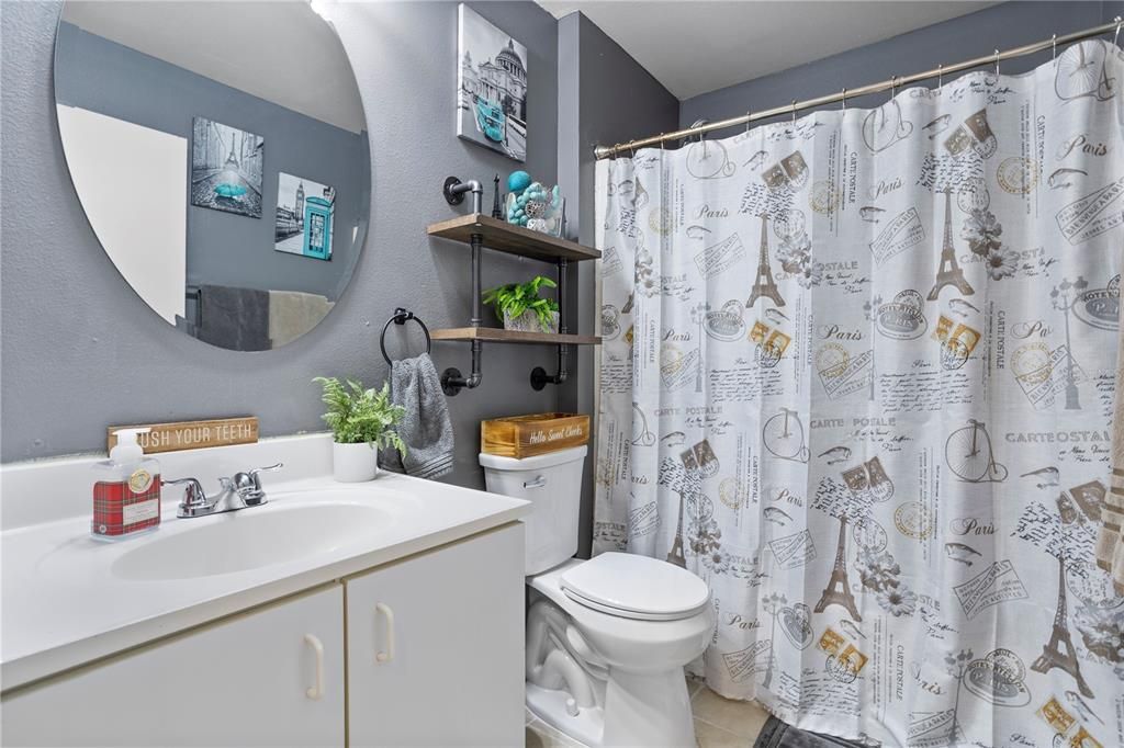 Activo con contrato: $369,000 (3 camas, 2 baños, 1443 Pies cuadrados)