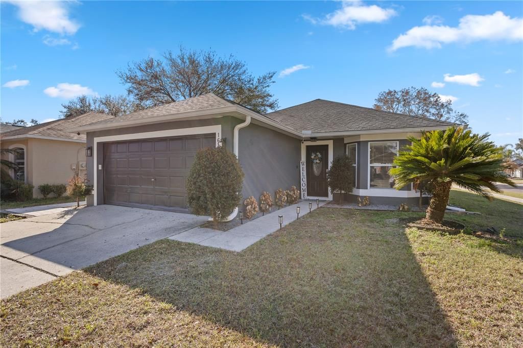 Activo con contrato: $369,000 (3 camas, 2 baños, 1443 Pies cuadrados)