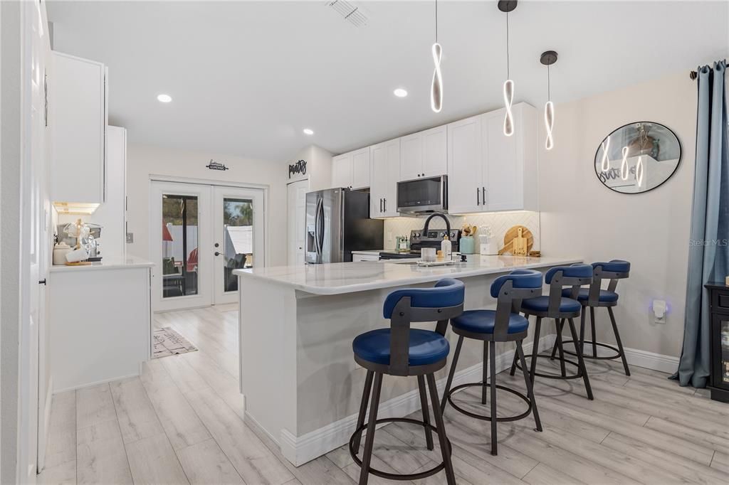 Activo con contrato: $369,000 (3 camas, 2 baños, 1443 Pies cuadrados)