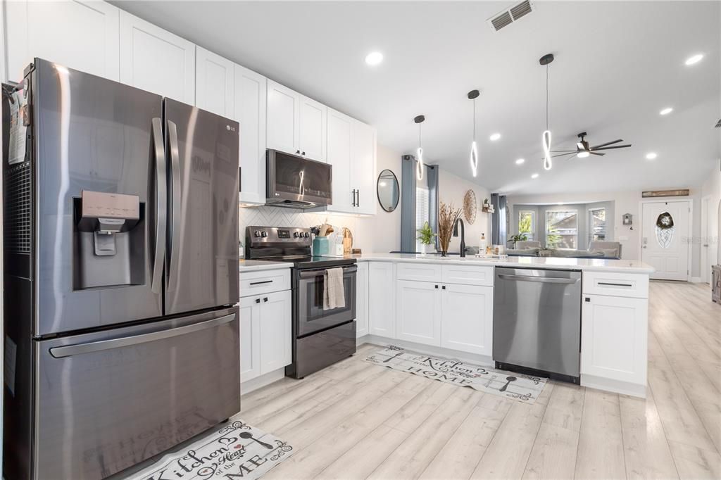 Activo con contrato: $369,000 (3 camas, 2 baños, 1443 Pies cuadrados)
