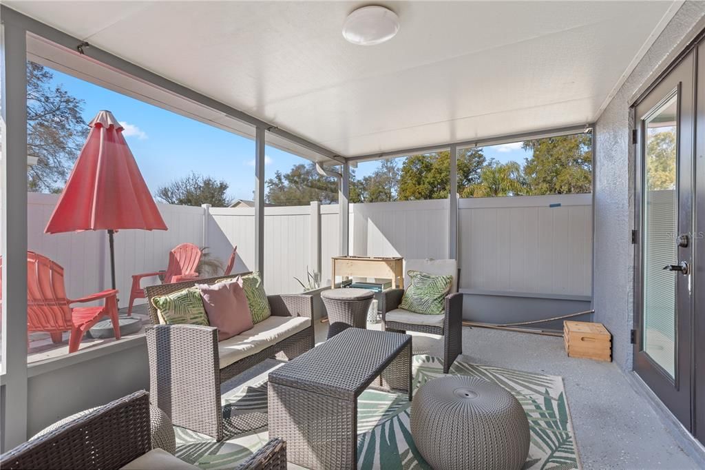 Activo con contrato: $369,000 (3 camas, 2 baños, 1443 Pies cuadrados)